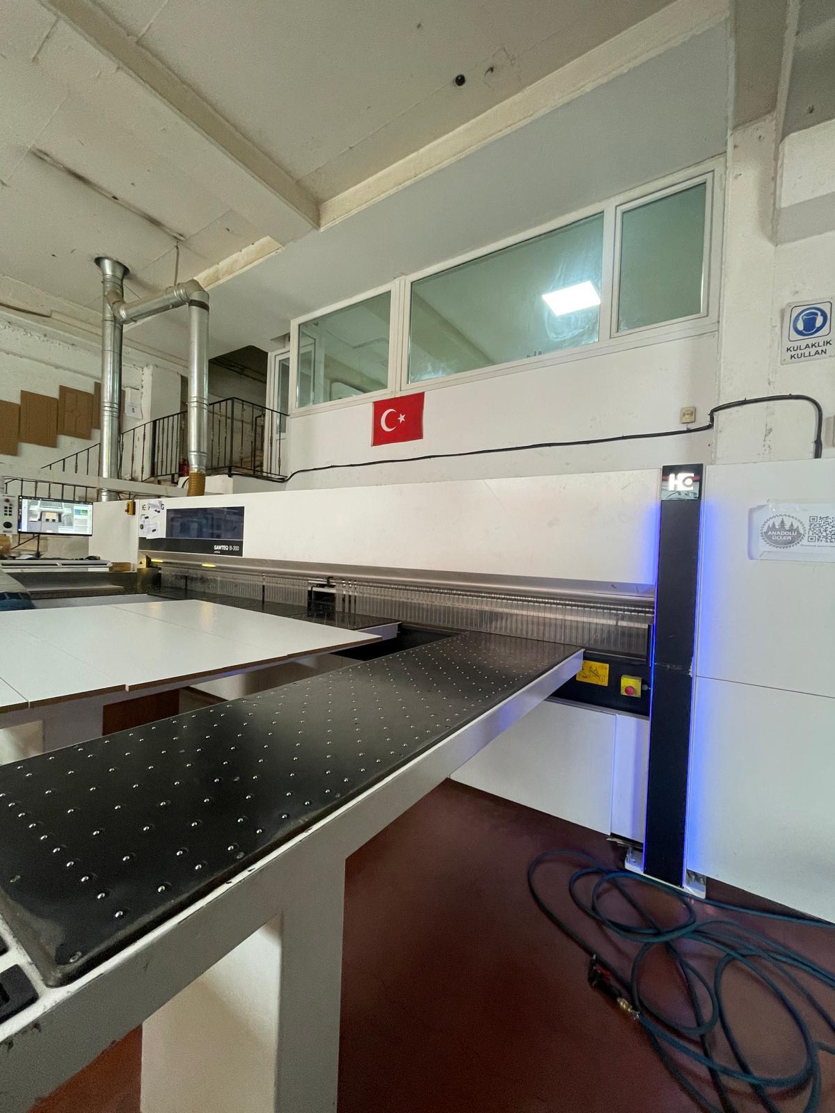 Anadolu Üçler atölyesinde HOMAG ebatlama makinesi